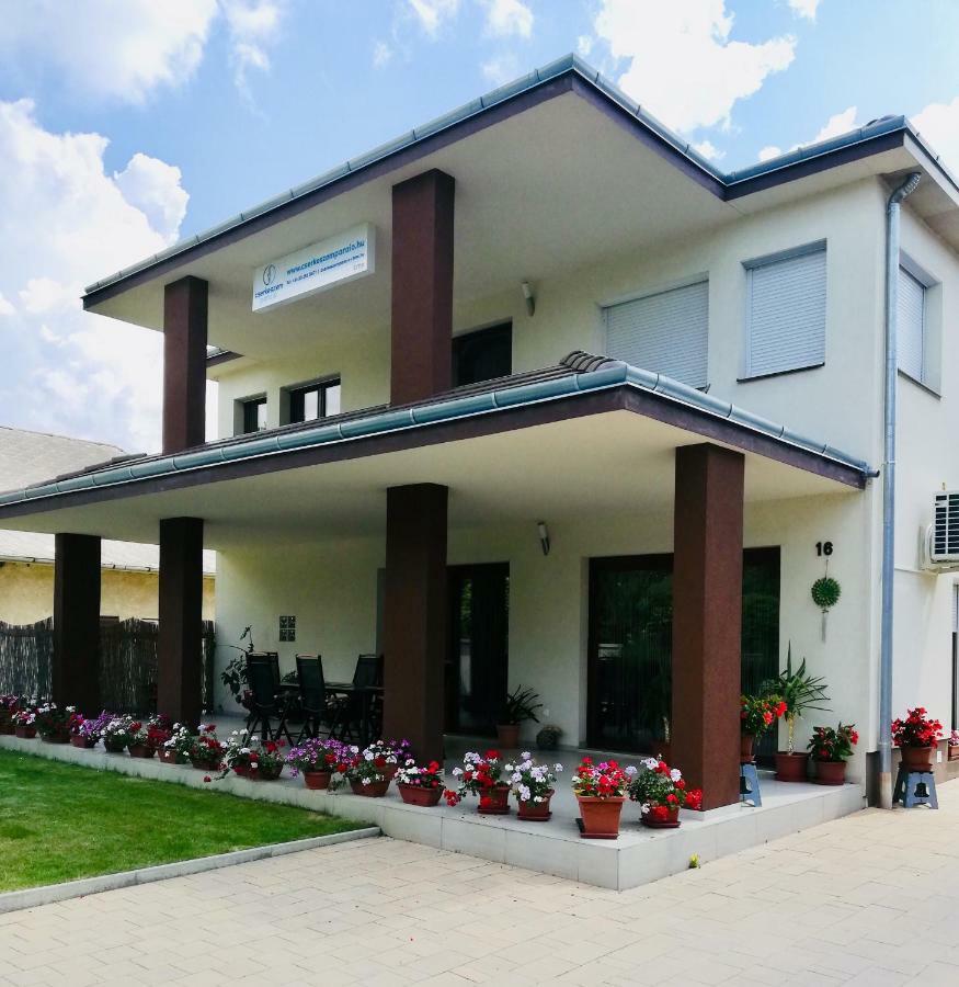 Cserkeszem Panzio Hotel Cserkeszolo Ngoại thất bức ảnh